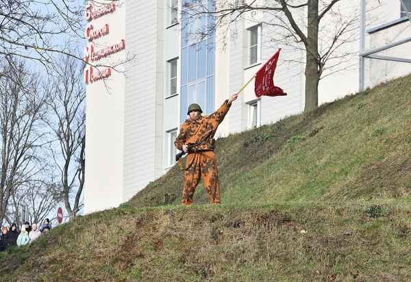 «Мы не просто играем в войну». На берегу Сожа показали реконструкцию боя за Гомель