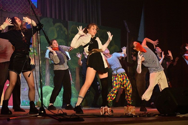 55 оттенков Политеха. В Гомеле первокурсники снова «порвали зал» 55 оттенков Политеха. В Гомеле первокурсники снова «порвали зал»