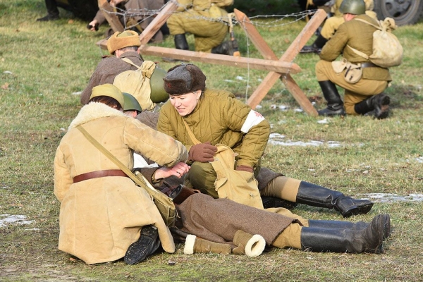 «Мы не просто играем в войну». На берегу Сожа показали реконструкцию боя за Гомель