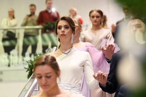 Смотрите, как в Гомеле прошел бал старшеклассников