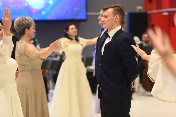 Смотрите, как в Гомеле прошел бал старшеклассников