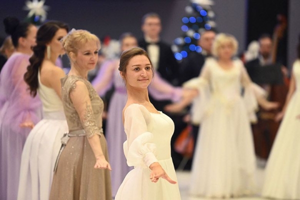 Смотрите, как в Гомеле прошел бал старшеклассников