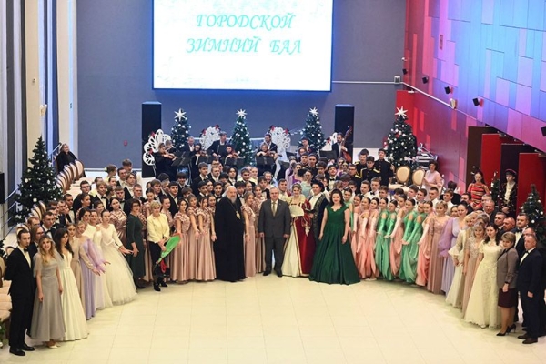 Смотрите, как в Гомеле прошел бал старшеклассников