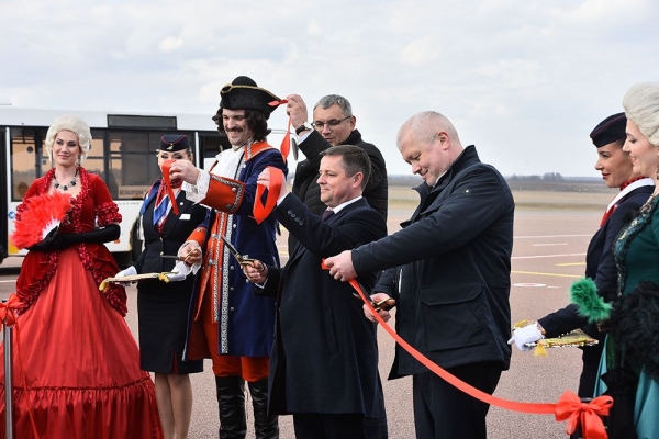 Из Гомеля в Санкт-Петербург за 1,5 часа. Поговорили с пассажирами первого авиарейса