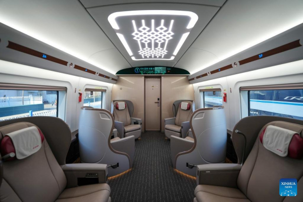 В Китае появился пассажирский поезд, способный развивать 450 километров в час — посмотрите, как он выглядит внутри В Китае появился пассажирский поезд, способный развивать 450 километров в час — посмотрите, как он выглядит внутри