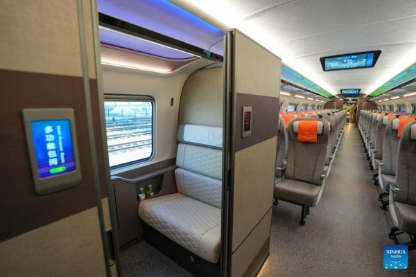 В Китае появился пассажирский поезд, способный развивать 450 километров в час — посмотрите, как он выглядит внутри В Китае появился пассажирский поезд, способный развивать 450 километров в час — посмотрите, как он выглядит внутри