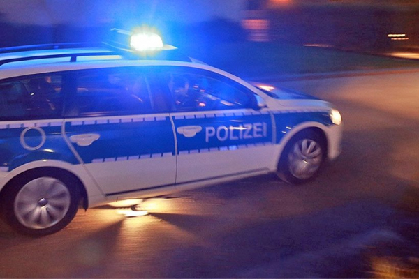 В Германии белорус на авто сдал назад и въехал в машину полиции В Германии белорус на авто сдал назад и въехал в машину полиции