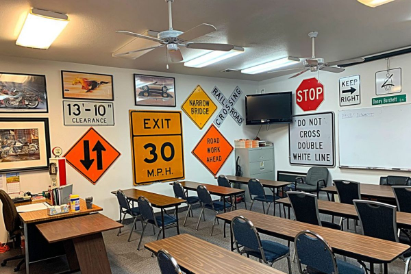 Несколько часов практики и отсутствие теории: как сдают на права в разных странах Несколько часов практики и отсутствие теории: как сдают на права в разных странах