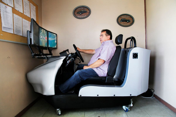 Несколько часов практики и отсутствие теории: как сдают на права в разных странах Несколько часов практики и отсутствие теории: как сдают на права в разных странах