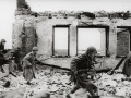 Советские воины во время боя за освобождение г. Гомеля 1943 г.